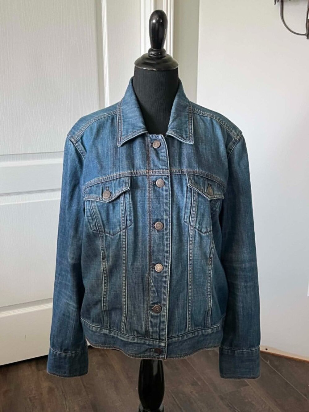 Eddie bauer Women's Classic Denim Trucker Jacket size XL